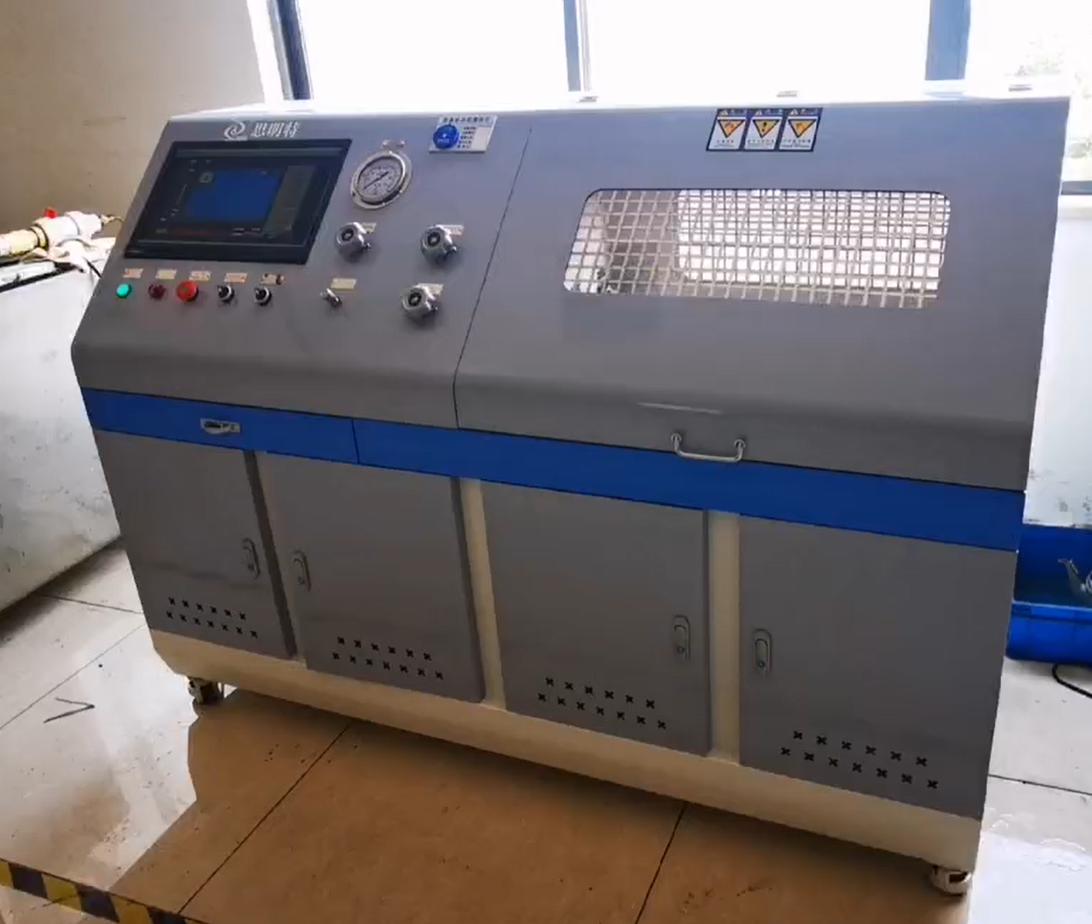 標題：閥門的開關(guan) 壽命水壓測試係統-多組閥動壓靜壓壽命測試台