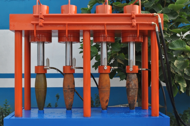 燃燒室殼體(ti) 水壓試驗機